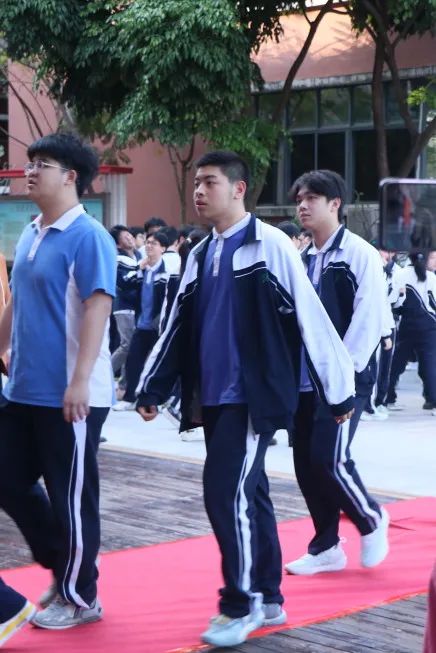 高考誓师|厚德学子勇夺深一模全市前200名,万元奖励现场颁发! 第4张 高考誓师|厚德学子勇夺深一模全市前200名,万元奖励现场颁发! 第4张