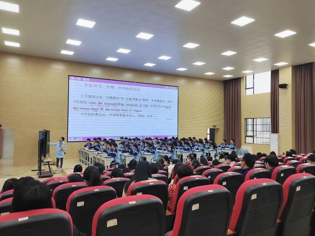 教学研讨,备战中考 ——柳州市骨干教师到靖西市开展英语中考学科帮扶培训活动 第12张 教学研讨,备战中考 ——柳州市骨干教师到靖西市开展英语中考学科帮扶培训活动 第12张