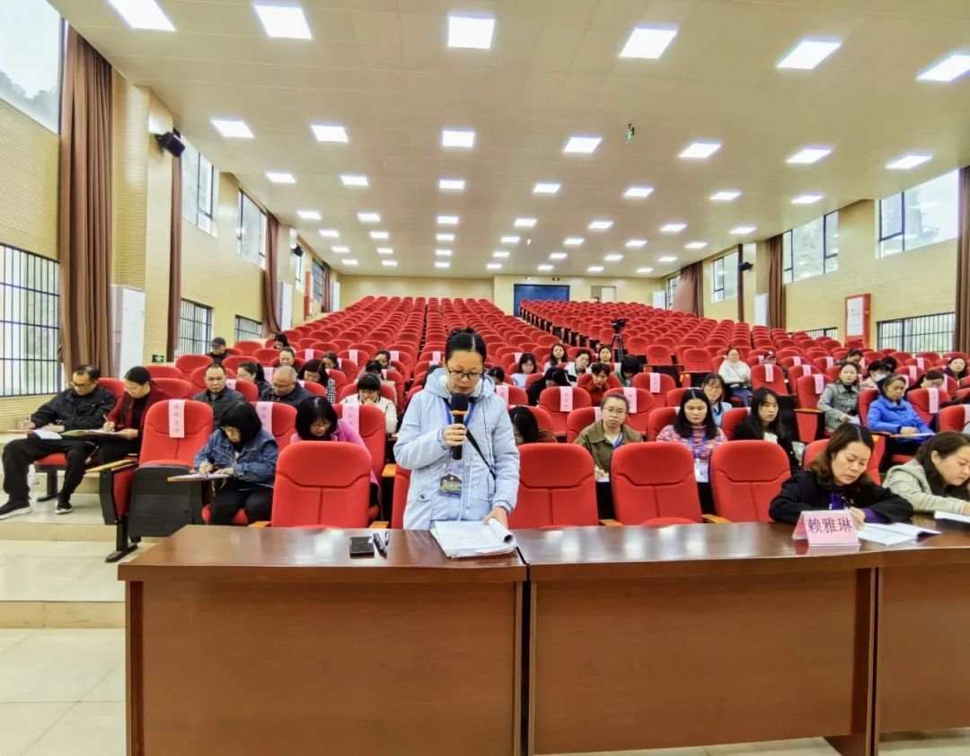 教学研讨,备战中考 ——柳州市骨干教师到靖西市开展英语中考学科帮扶培训活动 第15张 教学研讨,备战中考 ——柳州市骨干教师到靖西市开展英语中考学科帮扶培训活动 第15张