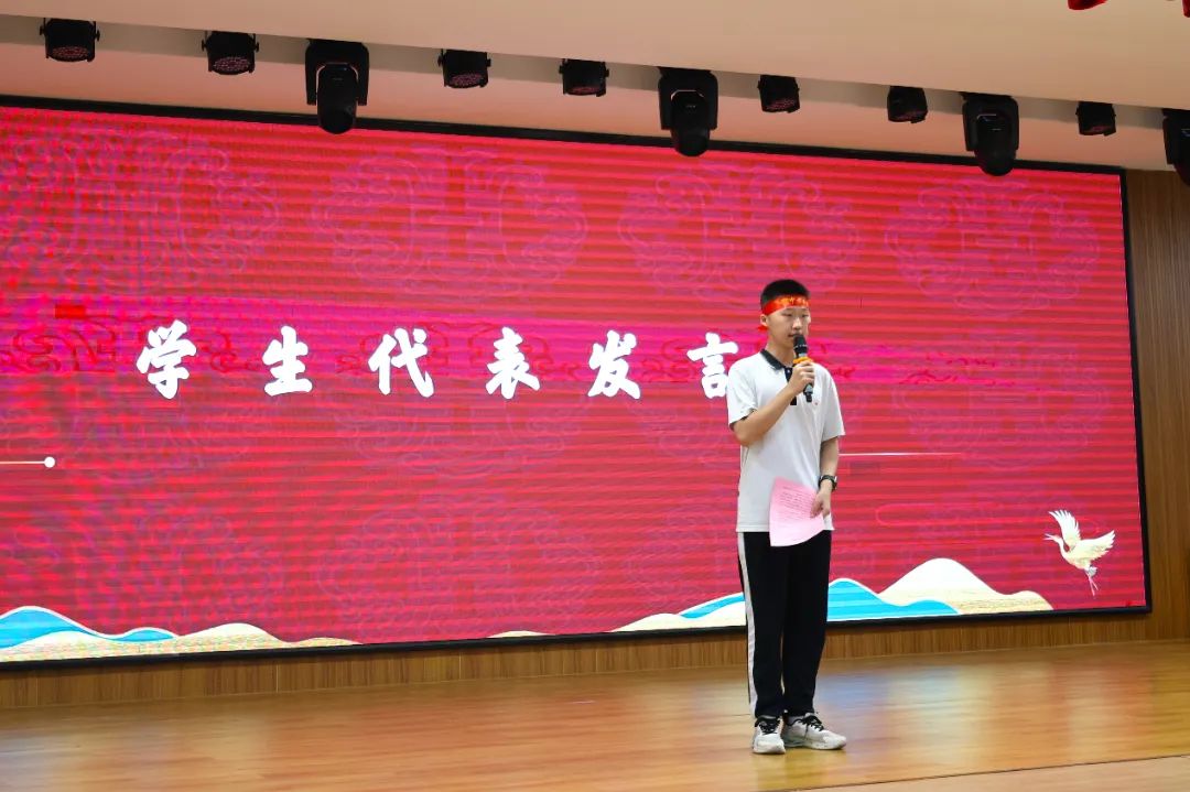 燃!中考必胜!百日冲刺誓师大会点燃梦想之火 第6张 燃!中考必胜!百日冲刺誓师大会点燃梦想之火 第6张