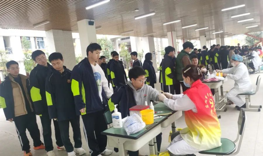 支部动态丨传承雷锋精神 助力高考体检 第2张 支部动态丨传承雷锋精神 助力高考体检 第2张