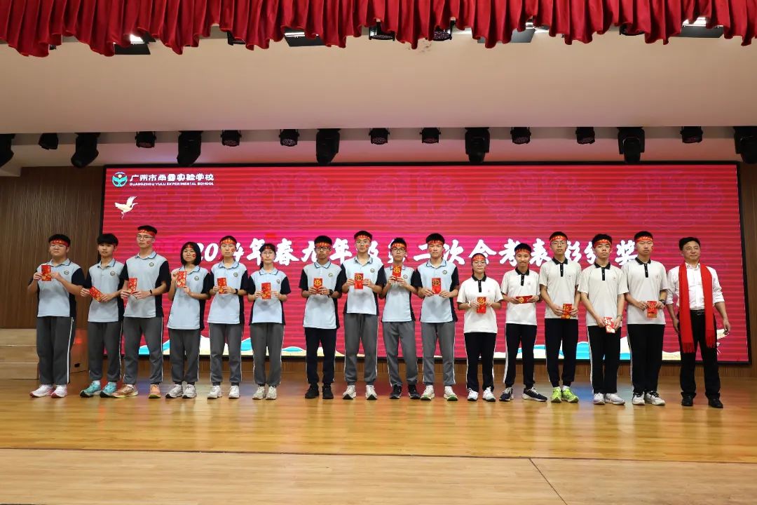 燃!中考必胜!百日冲刺誓师大会点燃梦想之火 第3张 燃!中考必胜!百日冲刺誓师大会点燃梦想之火 第3张
