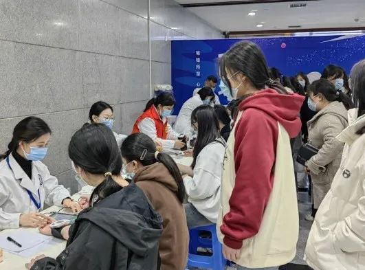 支部动态丨传承雷锋精神 助力高考体检 第4张 支部动态丨传承雷锋精神 助力高考体检 第4张