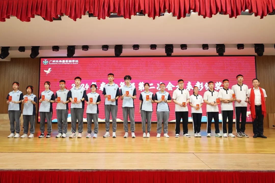 燃!中考必胜!百日冲刺誓师大会点燃梦想之火 第2张 燃!中考必胜!百日冲刺誓师大会点燃梦想之火 第2张