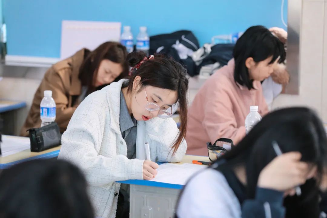 志在必得,高考必胜——春考冲刺班学子一模考试进行中 第10张 志在必得,高考必胜——春考冲刺班学子一模考试进行中 第10张