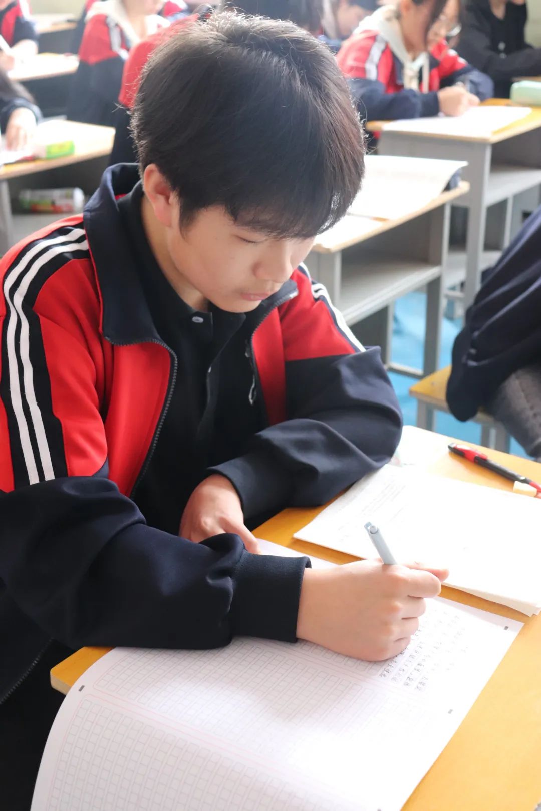奋力拼搏 决战高考——高三年级举行第一次模拟考试 第7张 奋力拼搏 决战高考——高三年级举行第一次模拟考试 第7张