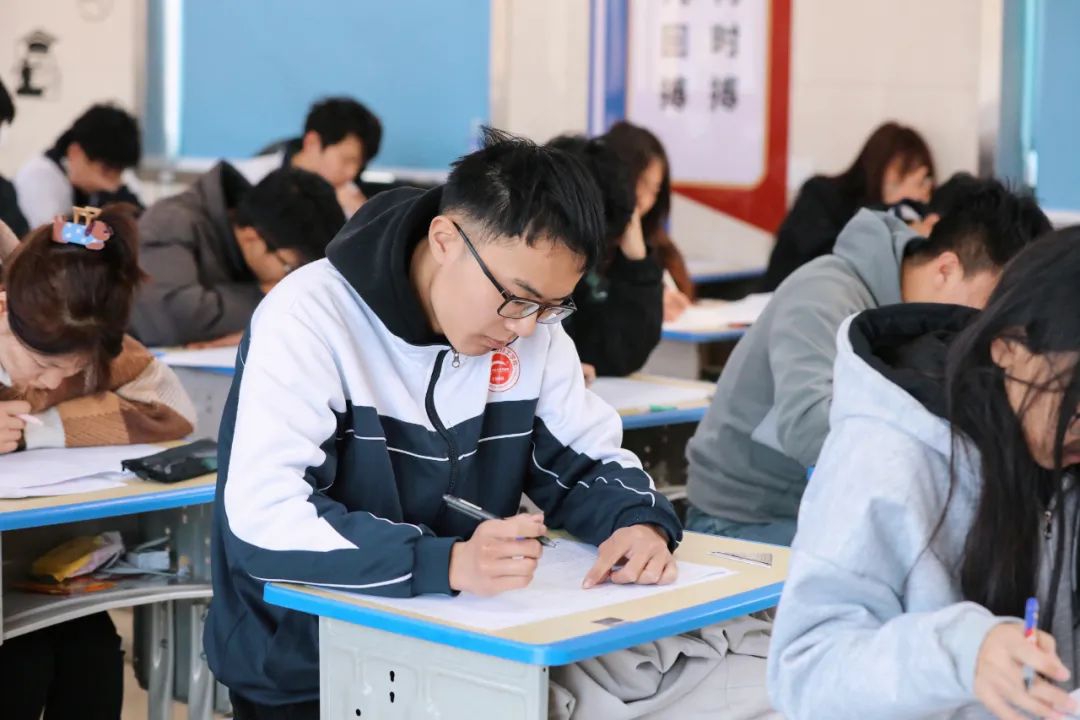 志在必得,高考必胜——春考冲刺班学子一模考试进行中 第13张 志在必得,高考必胜——春考冲刺班学子一模考试进行中 第13张