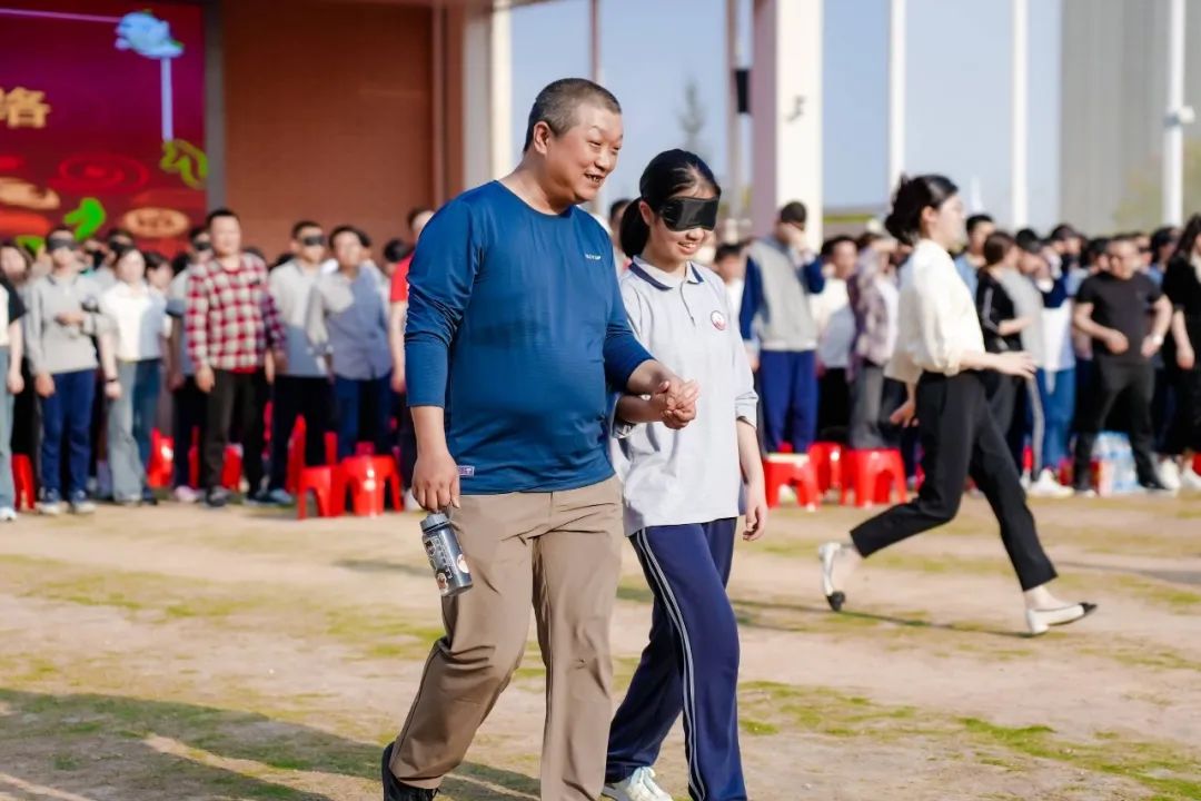 【小中考誓师大会】热辣滚烫战百日,勠力同心创辉煌——厦门市翔安火炬实验学校小中考誓师大会 第37张 【小中考誓师大会】热辣滚烫战百日,勠力同心创辉煌——厦门市翔安火炬实验学校小中考誓师大会 第37张