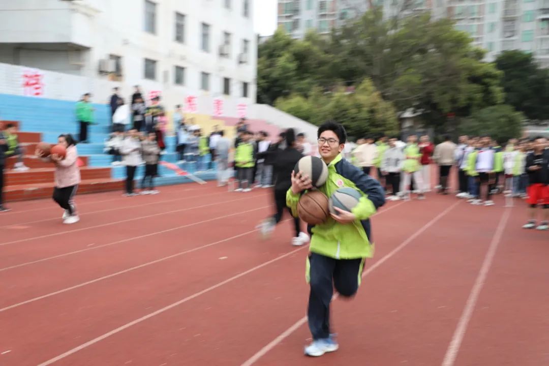 趣味减压增活力 赋能奔跑迎高考——赣县中学高三年级开展趣味减压活动 第20张 趣味减压增活力 赋能奔跑迎高考——赣县中学高三年级开展趣味减压活动 第20张