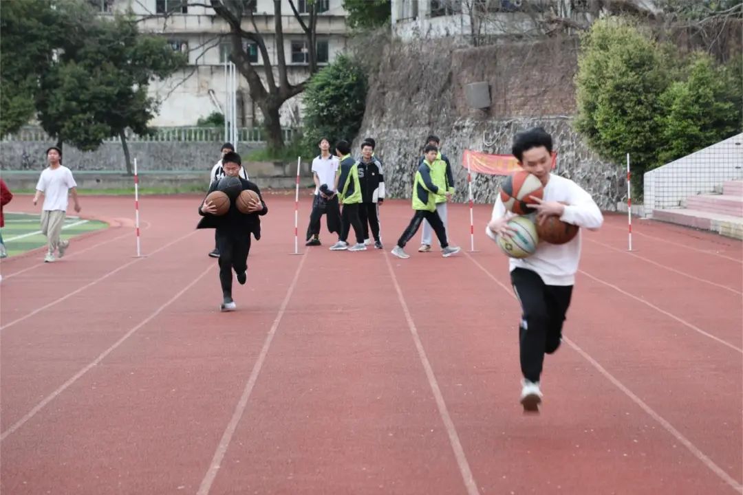 趣味减压增活力 赋能奔跑迎高考——赣县中学高三年级开展趣味减压活动 第22张 趣味减压增活力 赋能奔跑迎高考——赣县中学高三年级开展趣味减压活动 第22张