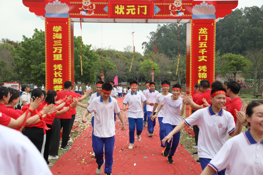磨一剑,试锋芒!中考百日誓师大会吹响冲锋号角 第29张 磨一剑,试锋芒!中考百日誓师大会吹响冲锋号角 第29张