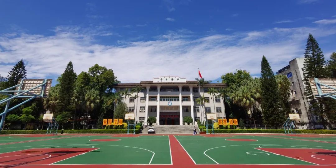 徐云海向华侨中学捐赠高考备考金 第2张 徐云海向华侨中学捐赠高考备考金 第2张