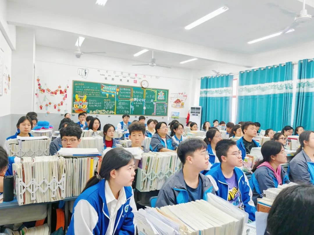 聚焦命题精研高考,优化策略探究课例|师大思沁总校2024年高考复习研讨会圆满落幕! 第28张 聚焦命题精研高考,优化策略探究课例|师大思沁总校2024年高考复习研讨会圆满落幕! 第28张
