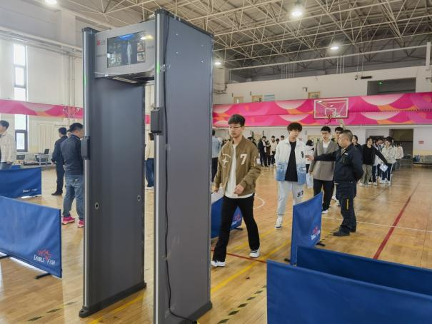 我市首次普通高考英语听力机考顺利平稳实施 第8张 我市首次普通高考英语听力机考顺利平稳实施 第8张