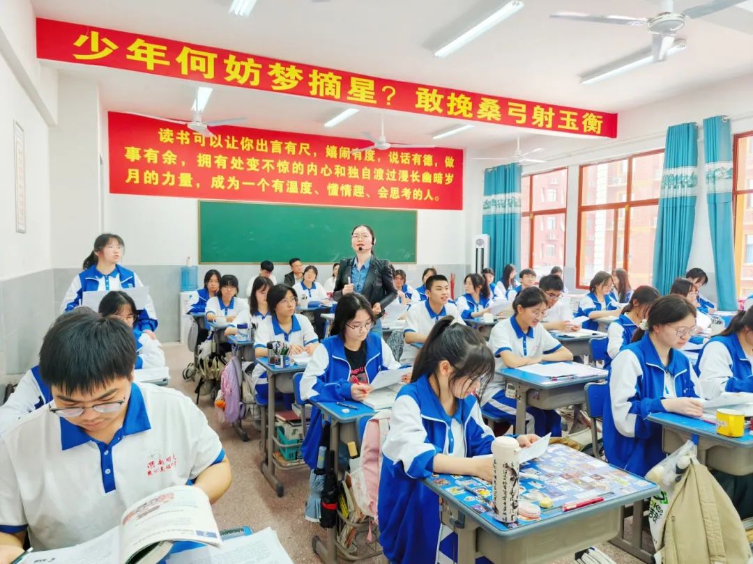 聚焦命题精研高考,优化策略探究课例|师大思沁总校2024年高考复习研讨会圆满落幕! 第21张 聚焦命题精研高考,优化策略探究课例|师大思沁总校2024年高考复习研讨会圆满落幕! 第21张