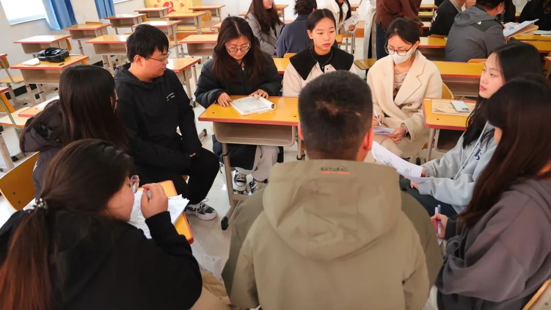 盐山八中 |名师云集,共研高考——河间英华学校邀请我校优秀学科组长共研2024高考 第49张 盐山八中 |名师云集,共研高考——河间英华学校邀请我校优秀学科组长共研2024高考 第49张