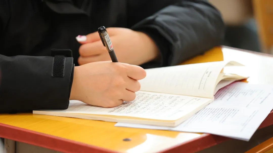 盐山八中 |名师云集,共研高考——河间英华学校邀请我校优秀学科组长共研2024高考 第64张 盐山八中 |名师云集,共研高考——河间英华学校邀请我校优秀学科组长共研2024高考 第64张