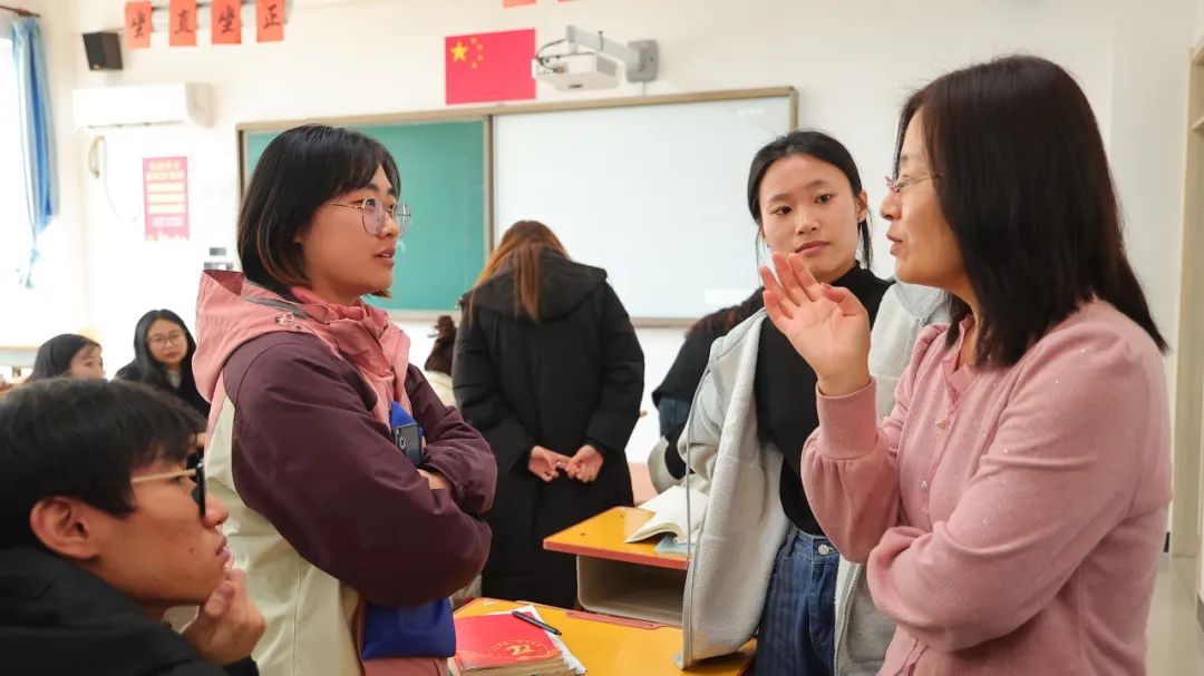 盐山八中 |名师云集,共研高考——河间英华学校邀请我校优秀学科组长共研2024高考 第51张 盐山八中 |名师云集,共研高考——河间英华学校邀请我校优秀学科组长共研2024高考 第51张