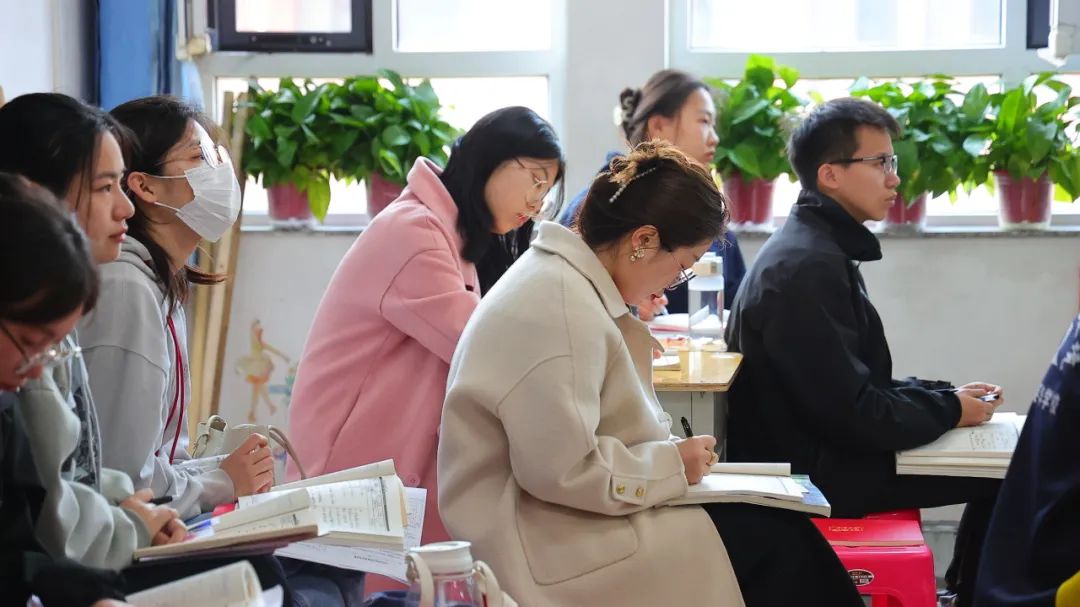 盐山八中 |名师云集,共研高考——河间英华学校邀请我校优秀学科组长共研2024高考 第43张 盐山八中 |名师云集,共研高考——河间英华学校邀请我校优秀学科组长共研2024高考 第43张