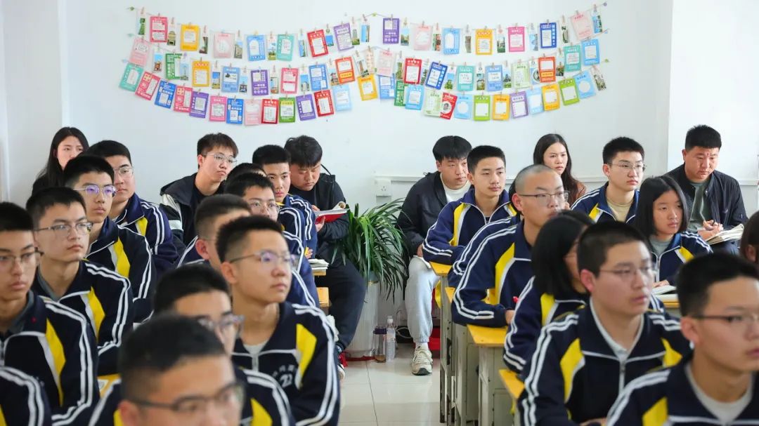 盐山八中 |名师云集,共研高考——河间英华学校邀请我校优秀学科组长共研2024高考 第35张 盐山八中 |名师云集,共研高考——河间英华学校邀请我校优秀学科组长共研2024高考 第35张