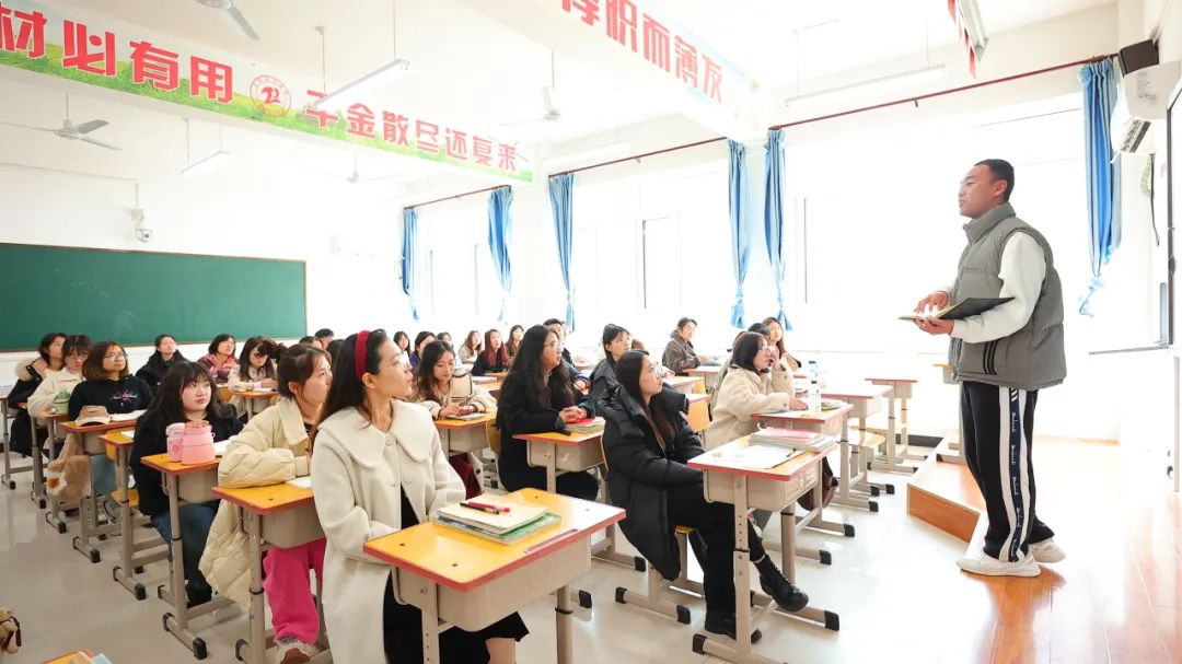 盐山八中 |名师云集,共研高考——河间英华学校邀请我校优秀学科组长共研2024高考 第21张 盐山八中 |名师云集,共研高考——河间英华学校邀请我校优秀学科组长共研2024高考 第21张