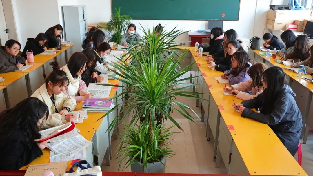 盐山八中 |名师云集,共研高考——河间英华学校邀请我校优秀学科组长共研2024高考 第54张 盐山八中 |名师云集,共研高考——河间英华学校邀请我校优秀学科组长共研2024高考 第54张