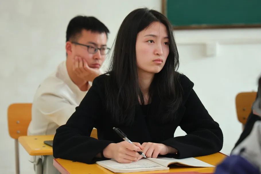 盐山八中 |名师云集,共研高考——河间英华学校邀请我校优秀学科组长共研2024高考 第56张 盐山八中 |名师云集,共研高考——河间英华学校邀请我校优秀学科组长共研2024高考 第56张