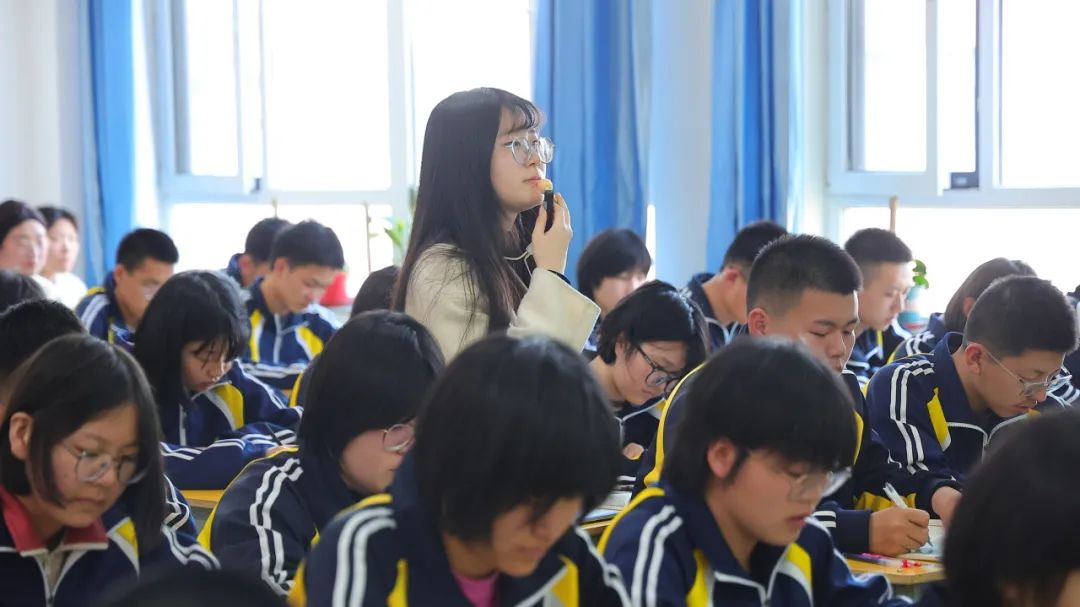 盐山八中 |名师云集,共研高考——河间英华学校邀请我校优秀学科组长共研2024高考 第40张 盐山八中 |名师云集,共研高考——河间英华学校邀请我校优秀学科组长共研2024高考 第40张