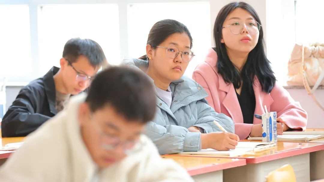 盐山八中 |名师云集,共研高考——河间英华学校邀请我校优秀学科组长共研2024高考 第45张 盐山八中 |名师云集,共研高考——河间英华学校邀请我校优秀学科组长共研2024高考 第45张