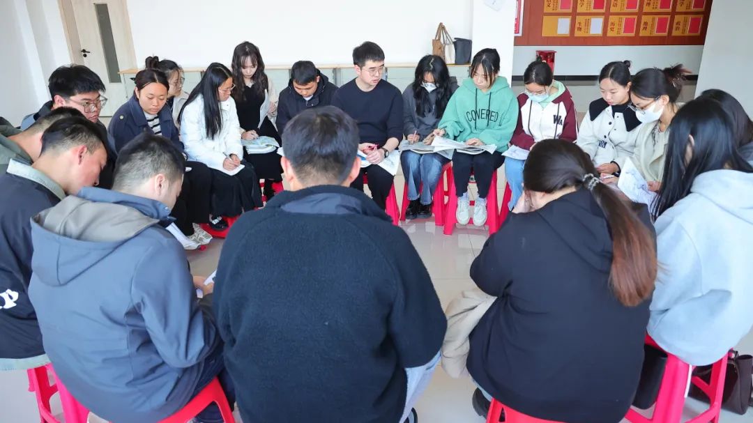 盐山八中 |名师云集,共研高考——河间英华学校邀请我校优秀学科组长共研2024高考 第53张 盐山八中 |名师云集,共研高考——河间英华学校邀请我校优秀学科组长共研2024高考 第53张