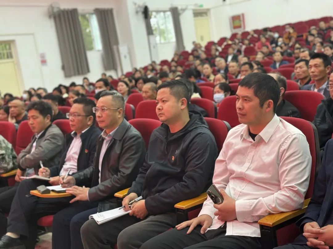 明晰高考政策,科学填报志愿 ‖ 赣县第三中学召开2024年新高考招生政策解读暨高考模拟志愿填报培训会 第2张 明晰高考政策,科学填报志愿 ‖ 赣县第三中学召开2024年新高考招生政策解读暨高考模拟志愿填报培训会 第2张