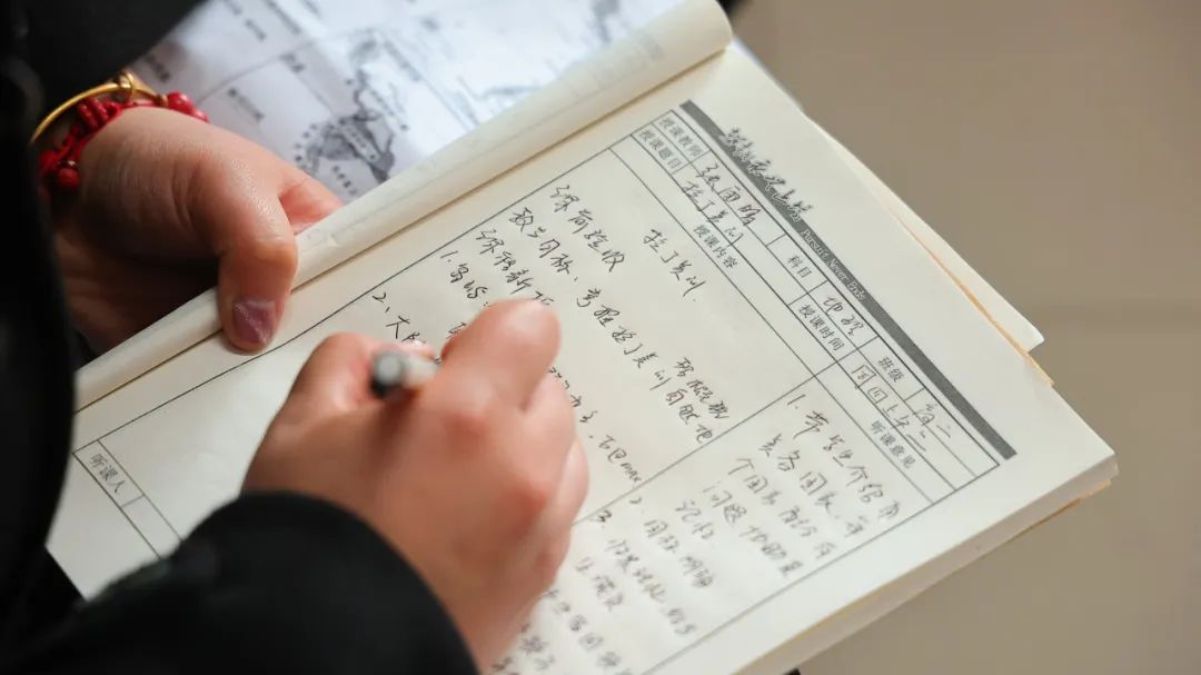 盐山八中 |名师云集,共研高考——河间英华学校邀请我校优秀学科组长共研2024高考 第32张 盐山八中 |名师云集,共研高考——河间英华学校邀请我校优秀学科组长共研2024高考 第32张