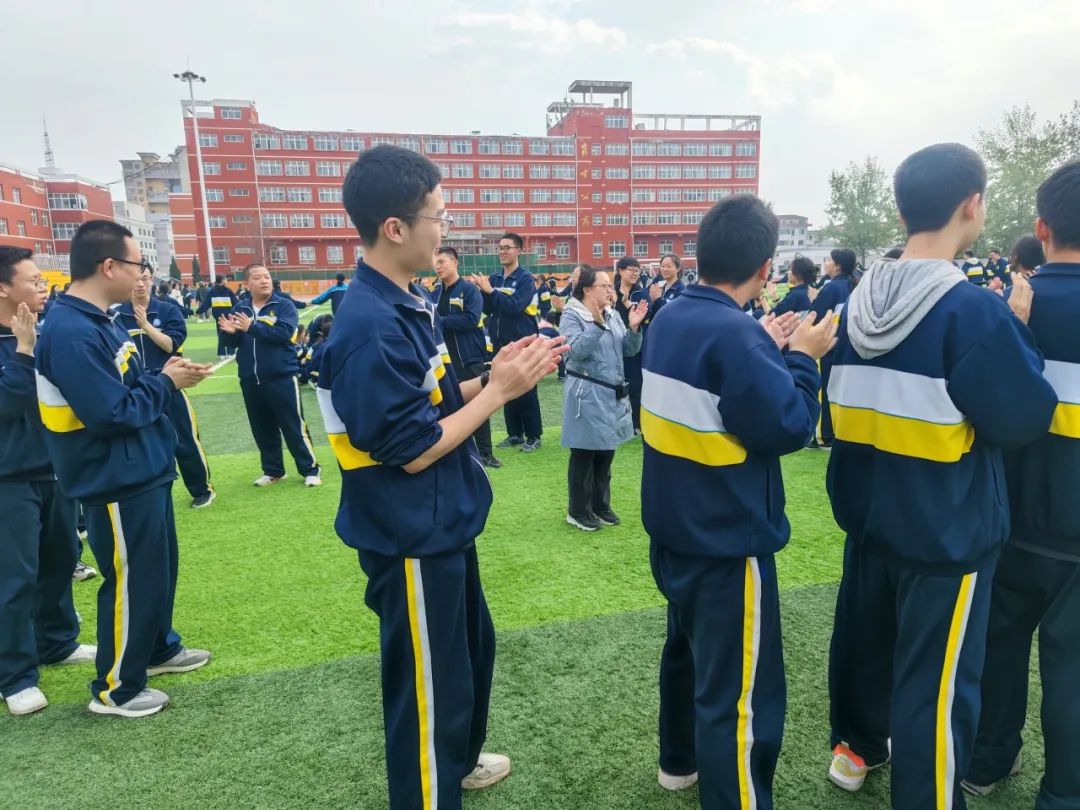 心无旁骛 迎战高考——凤鸣中学开展高三心理团辅活动 第20张 心无旁骛 迎战高考——凤鸣中学开展高三心理团辅活动 第20张