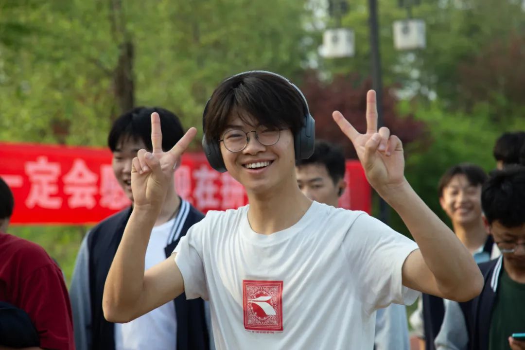 我校组织冲刺高考50天誓师暨高三“东湖行”远足活动 第13张 我校组织冲刺高考50天誓师暨高三“东湖行”远足活动 第13张