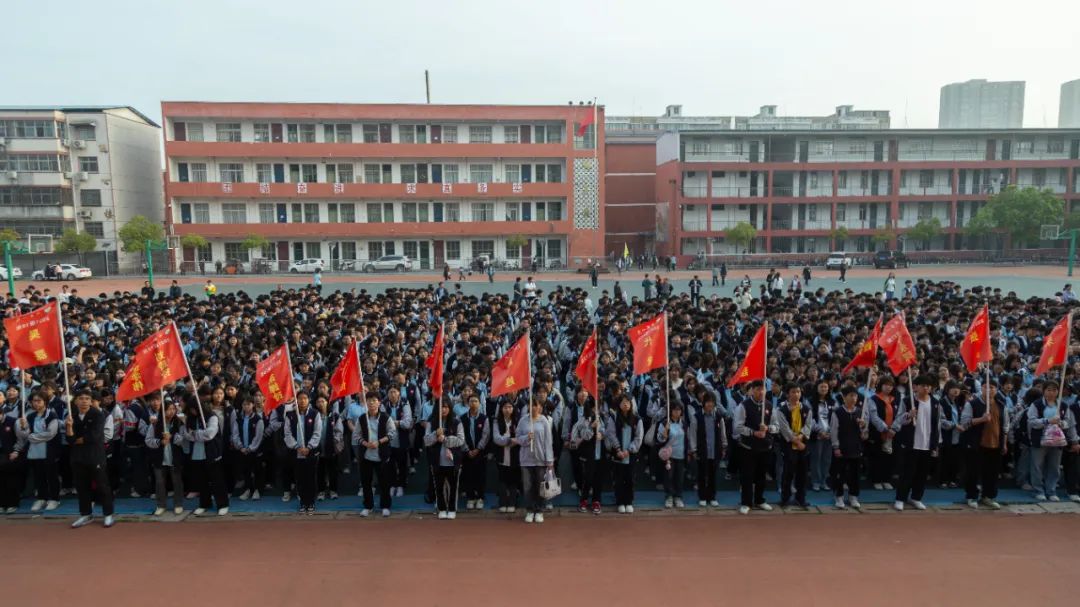 我校组织冲刺高考50天誓师暨高三“东湖行”远足活动 第3张 我校组织冲刺高考50天誓师暨高三“东湖行”远足活动 第3张