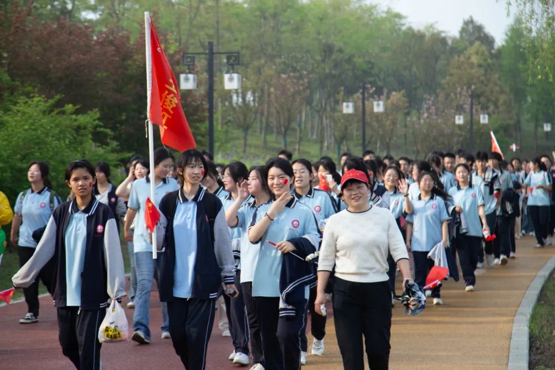我校组织冲刺高考50天誓师暨高三“东湖行”远足活动 第10张 我校组织冲刺高考50天誓师暨高三“东湖行”远足活动 第10张