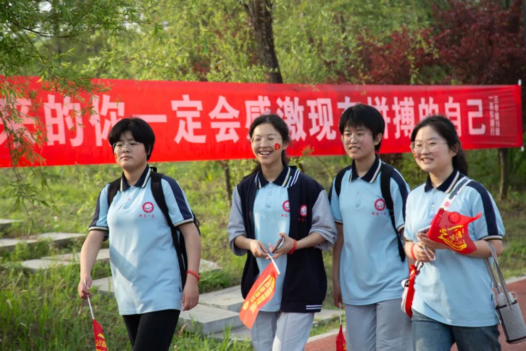 我校组织冲刺高考50天誓师暨高三“东湖行”远足活动 第11张 我校组织冲刺高考50天誓师暨高三“东湖行”远足活动 第11张