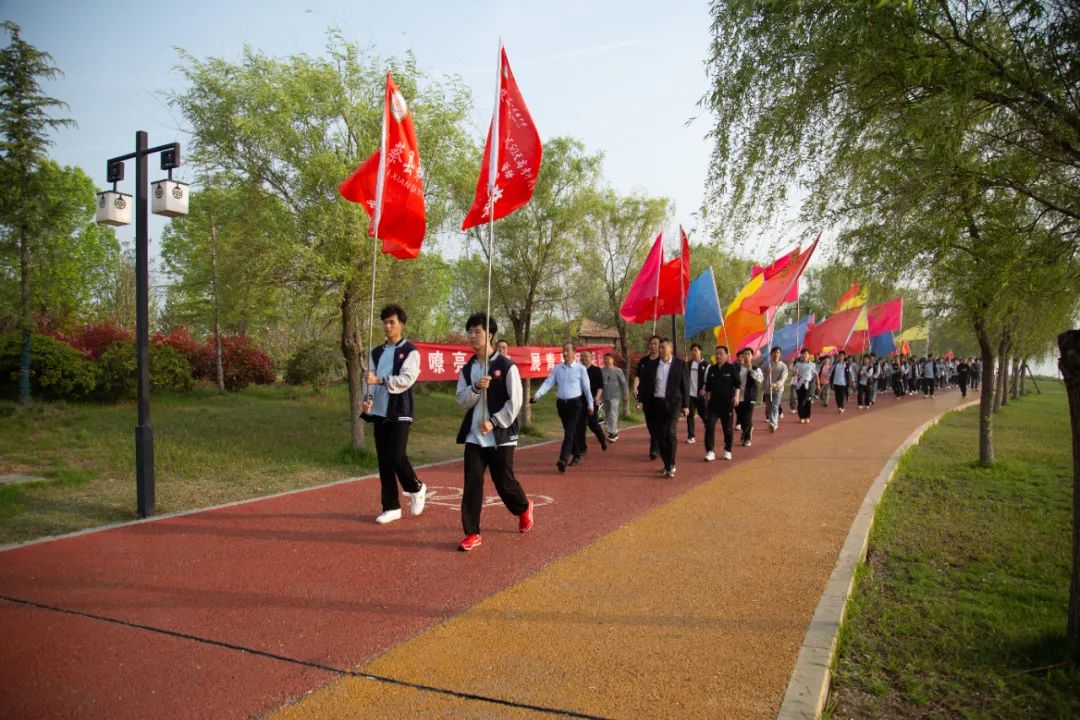 我校组织冲刺高考50天誓师暨高三“东湖行”远足活动 第16张 我校组织冲刺高考50天誓师暨高三“东湖行”远足活动 第16张