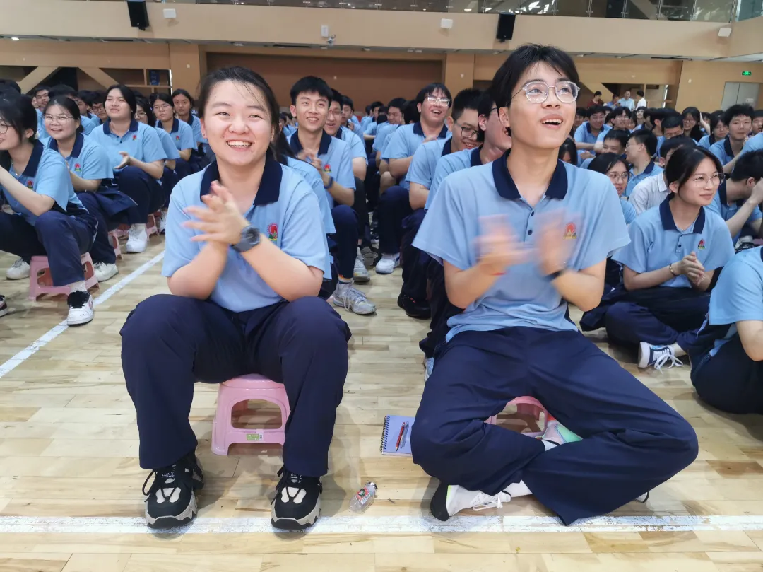 决战高考 成就梦想 | 中国著名青年励志演说家莅临海口山高高级实验中学开展高三励志演讲 第8张 决战高考 成就梦想 | 中国著名青年励志演说家莅临海口山高高级实验中学开展高三励志演讲 第8张