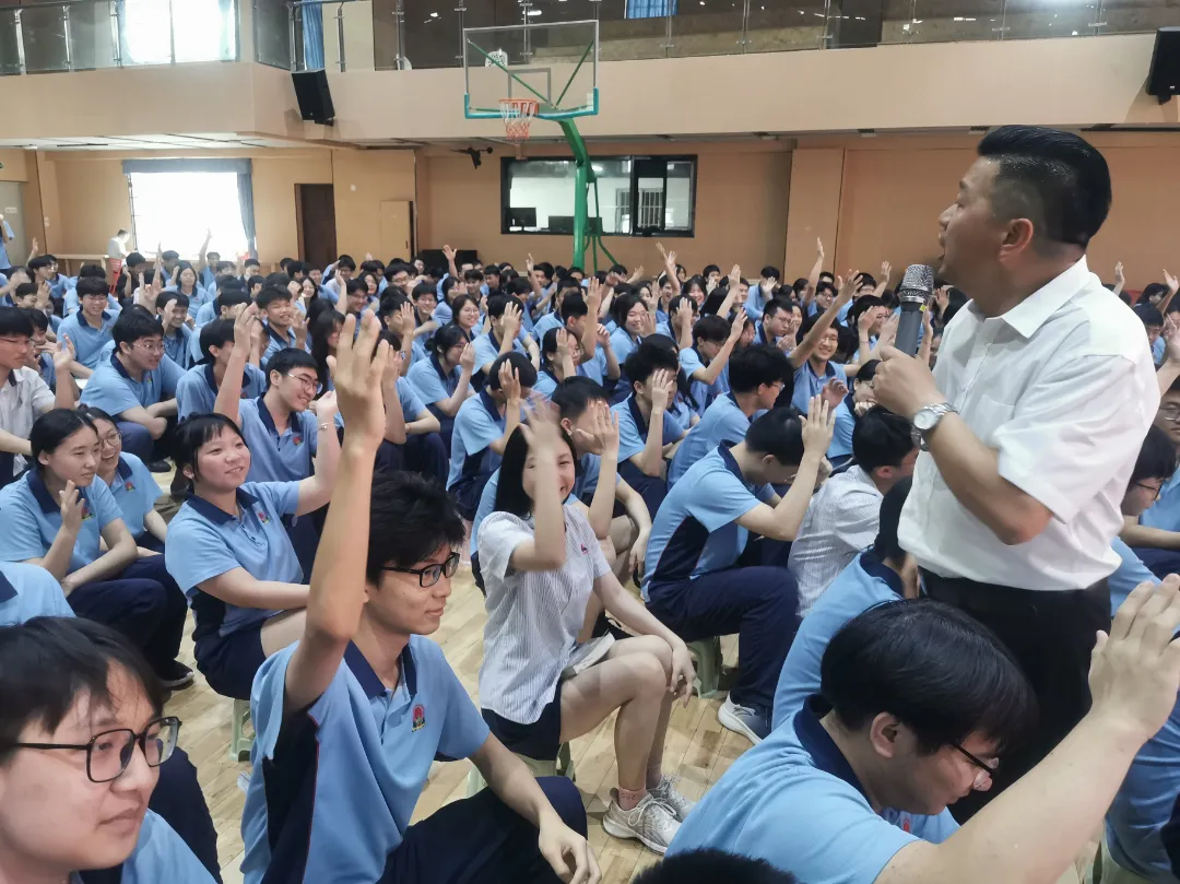 决战高考 成就梦想 | 中国著名青年励志演说家莅临海口山高高级实验中学开展高三励志演讲 第6张