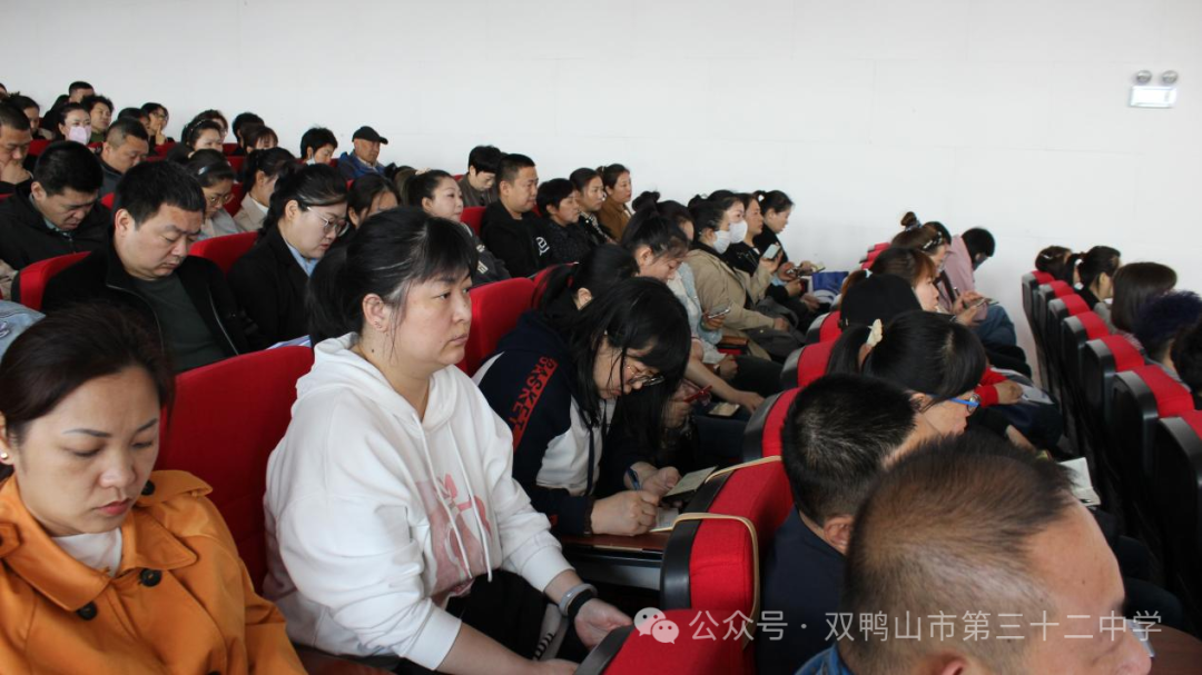 家校携手共育 聚力备战中考——双鸭山市第三十二中学2024年中考招生方案解读暨初三家长会 第13张 家校携手共育 聚力备战中考——双鸭山市第三十二中学2024年中考招生方案解读暨初三家长会 第13张