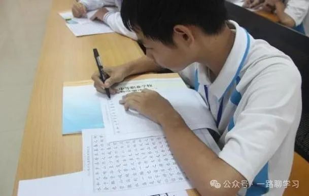 高考阅卷出现“奶酪体”,在电脑上原形毕露,语文老师直言不想看 第5张 高考阅卷出现“奶酪体”,在电脑上原形毕露,语文老师直言不想看 第5张