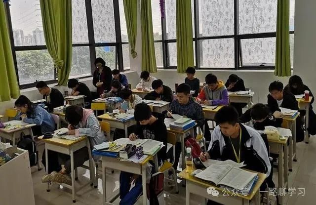 高考阅卷出现“奶酪体”,在电脑上原形毕露,语文老师直言不想看 第2张 高考阅卷出现“奶酪体”,在电脑上原形毕露,语文老师直言不想看 第2张