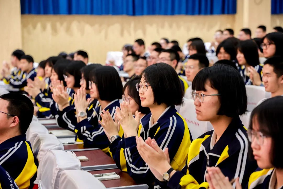 衡水卓越丨“书法赋能 提分高考”——北京大学陈刚教授到我校开展专题讲座 第3张 衡水卓越丨“书法赋能 提分高考”——北京大学陈刚教授到我校开展专题讲座 第3张