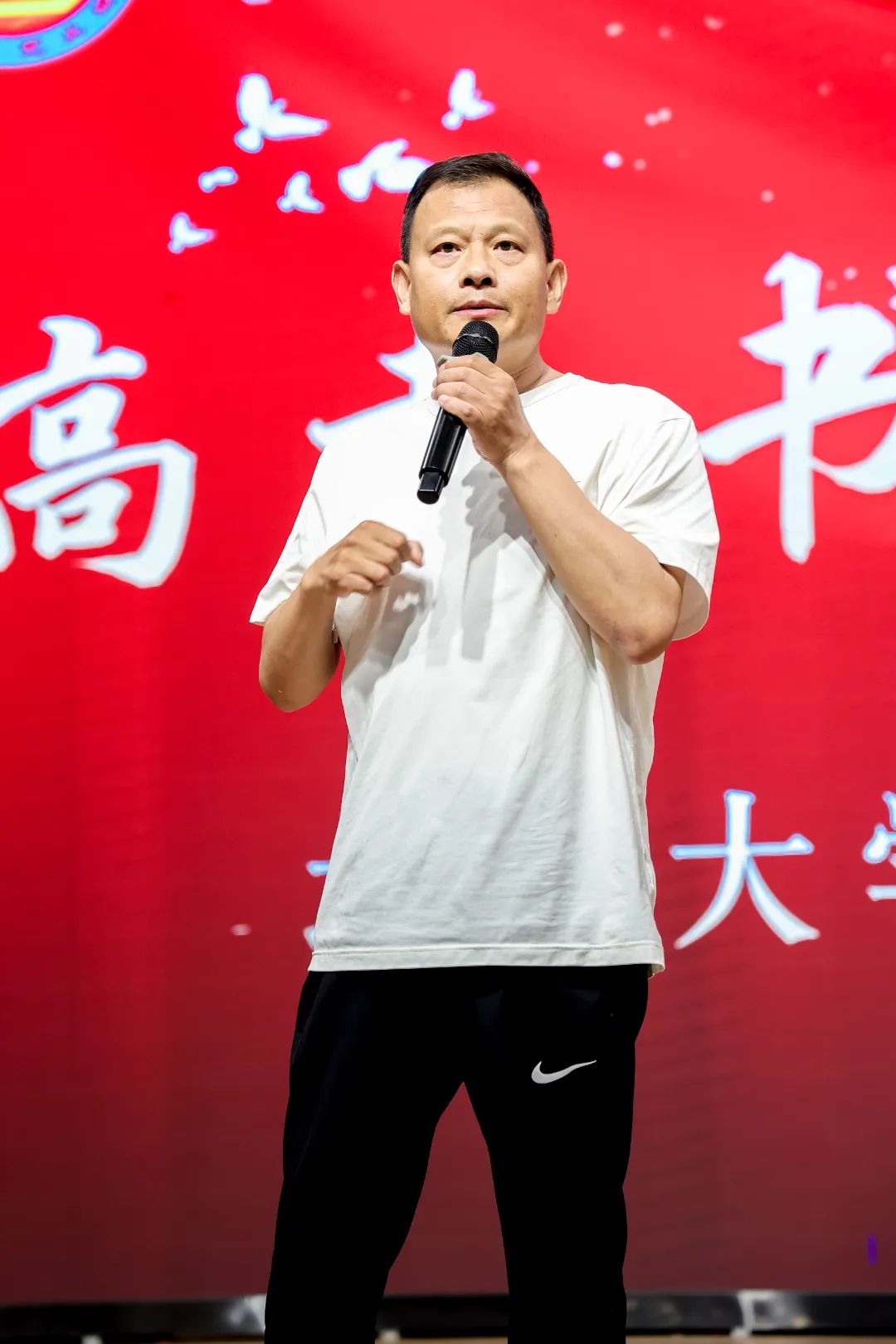衡水卓越丨“书法赋能 提分高考”——北京大学陈刚教授到我校开展专题讲座 第4张 衡水卓越丨“书法赋能 提分高考”——北京大学陈刚教授到我校开展专题讲座 第4张