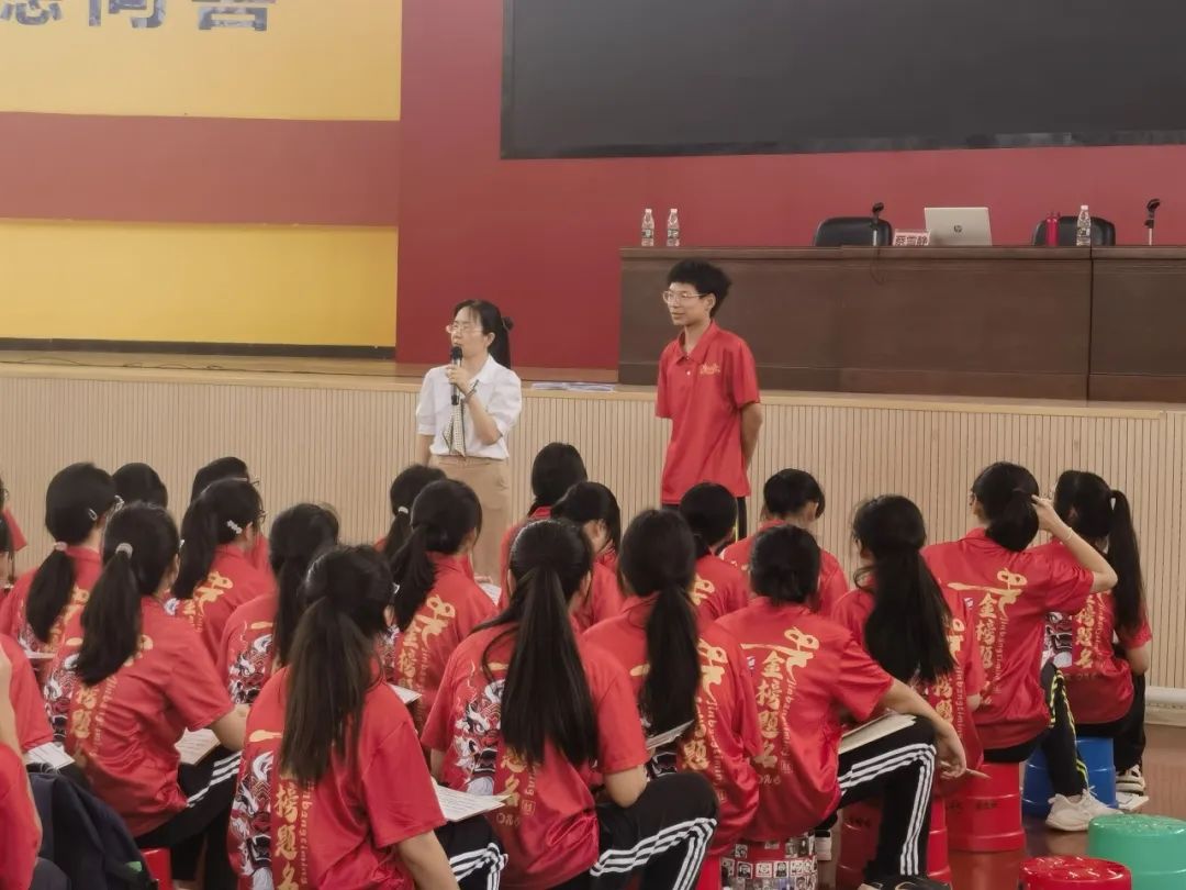 学海浩淼谁领风骚,携手专家共谋中考攻略 ——广西民族师范学院附属第二中学特邀正高级教师、广西特级教师蔡雪静入校开展专题讲座 第20张 学海浩淼谁领风骚,携手专家共谋中考攻略 ——广西民族师范学院附属第二中学特邀正高级教师、广西特级教师蔡雪静入校开展专题讲座 第20张