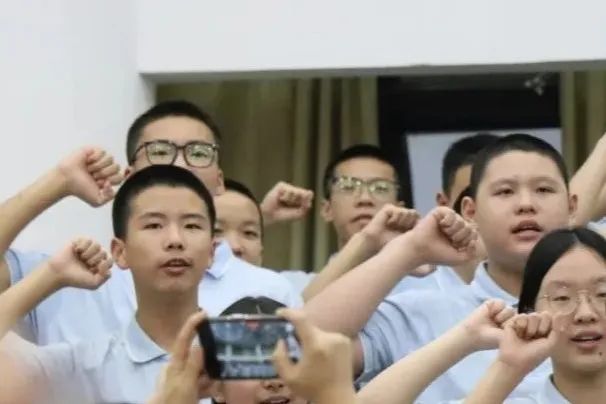 桃李春风凌云志,决胜生地“小中考”———漳州康桥学校八年级“小中考”誓师大会纪实 第44张 桃李春风凌云志,决胜生地“小中考”———漳州康桥学校八年级“小中考”誓师大会纪实 第44张