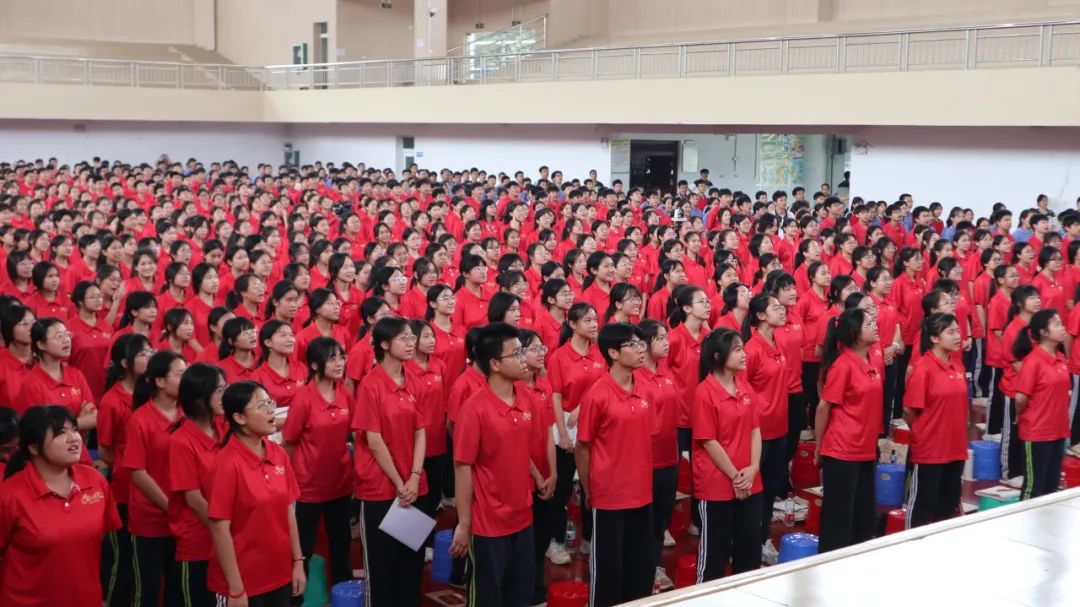 学海浩淼谁领风骚,携手专家共谋中考攻略 ——广西民族师范学院附属第二中学特邀正高级教师、广西特级教师蔡雪静入校开展专题讲座 第19张 学海浩淼谁领风骚,携手专家共谋中考攻略 ——广西民族师范学院附属第二中学特邀正高级教师、广西特级教师蔡雪静入校开展专题讲座 第19张