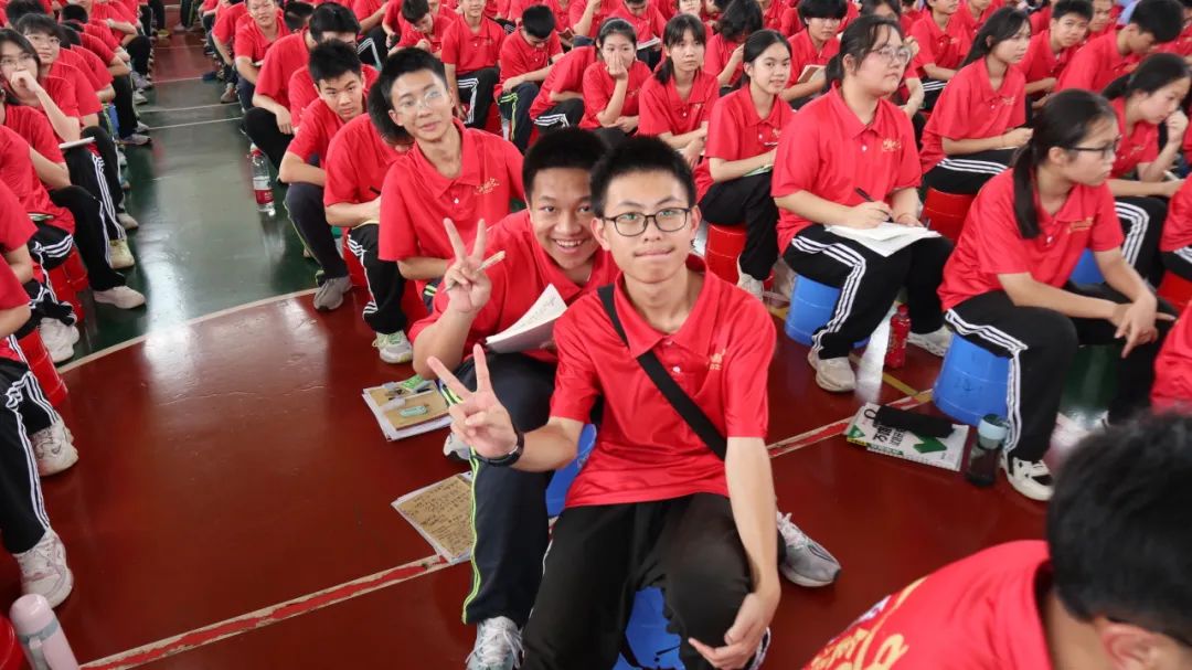 学海浩淼谁领风骚,携手专家共谋中考攻略 ——广西民族师范学院附属第二中学特邀正高级教师、广西特级教师蔡雪静入校开展专题讲座 第16张 学海浩淼谁领风骚,携手专家共谋中考攻略 ——广西民族师范学院附属第二中学特邀正高级教师、广西特级教师蔡雪静入校开展专题讲座 第16张