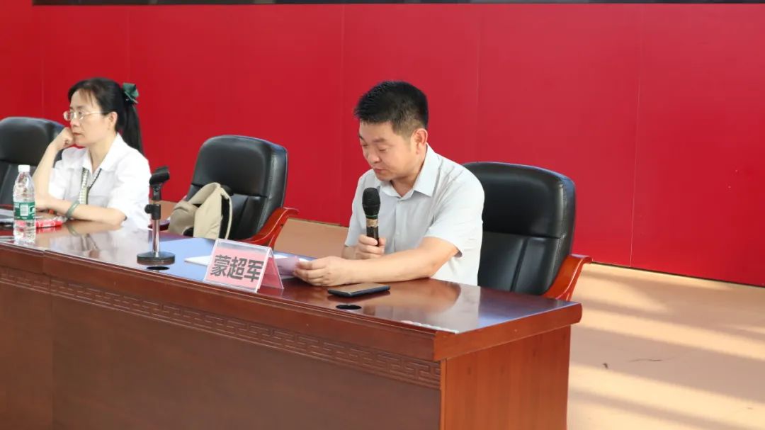 学海浩淼谁领风骚,携手专家共谋中考攻略 ——广西民族师范学院附属第二中学特邀正高级教师、广西特级教师蔡雪静入校开展专题讲座 第4张 学海浩淼谁领风骚,携手专家共谋中考攻略 ——广西民族师范学院附属第二中学特邀正高级教师、广西特级教师蔡雪静入校开展专题讲座 第4张